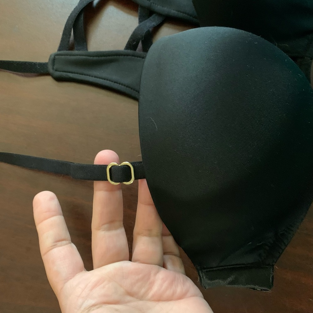 Bra lab size D bra with adjustable band and removable straps. - Picture 2 of 9